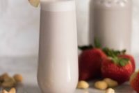 20-Minute Strawberry Cashew Delight