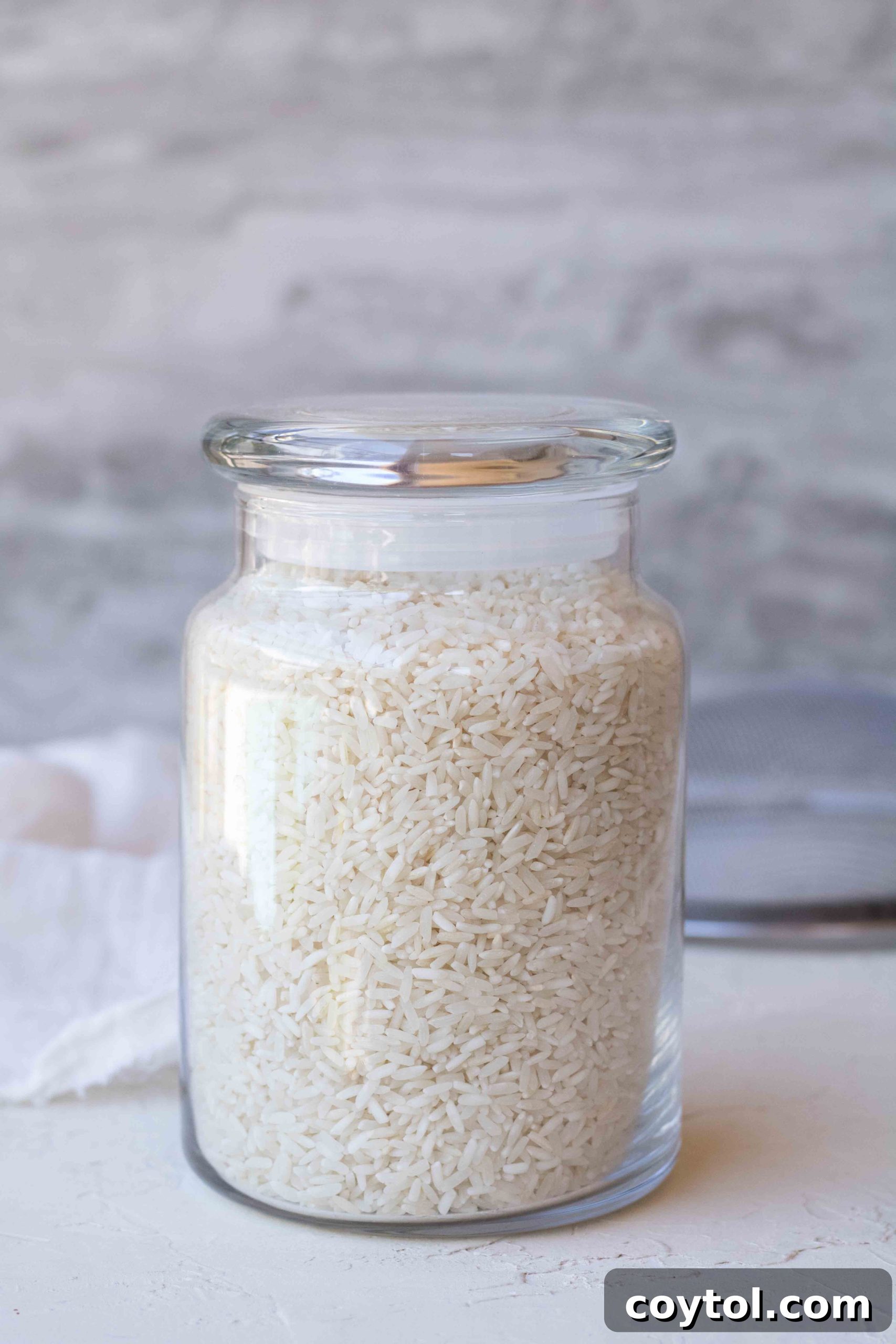 How to cook fluffy white rice on the stovetop with simple steps
