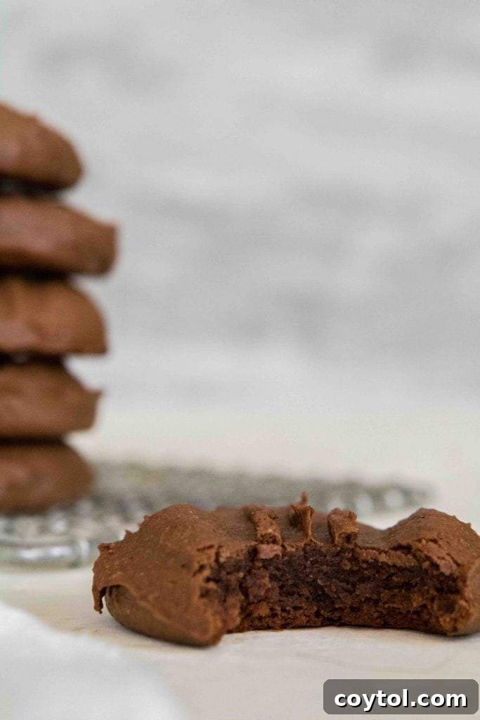 3-ingredient flourless almond butter cookies, easy and healthy dessert.