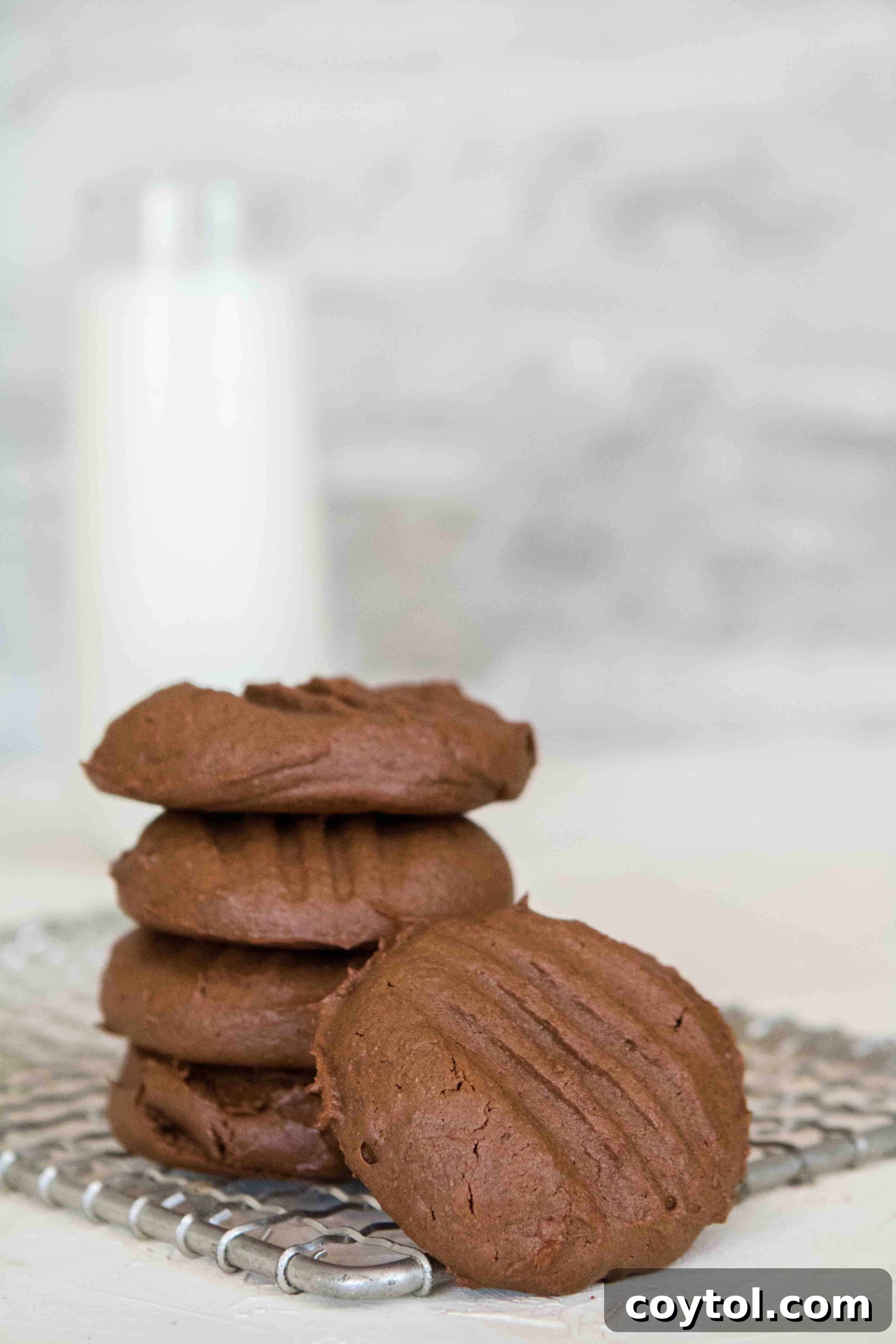 Easy paleo almond butter cookie recipe, a quick and healthy dessert option.