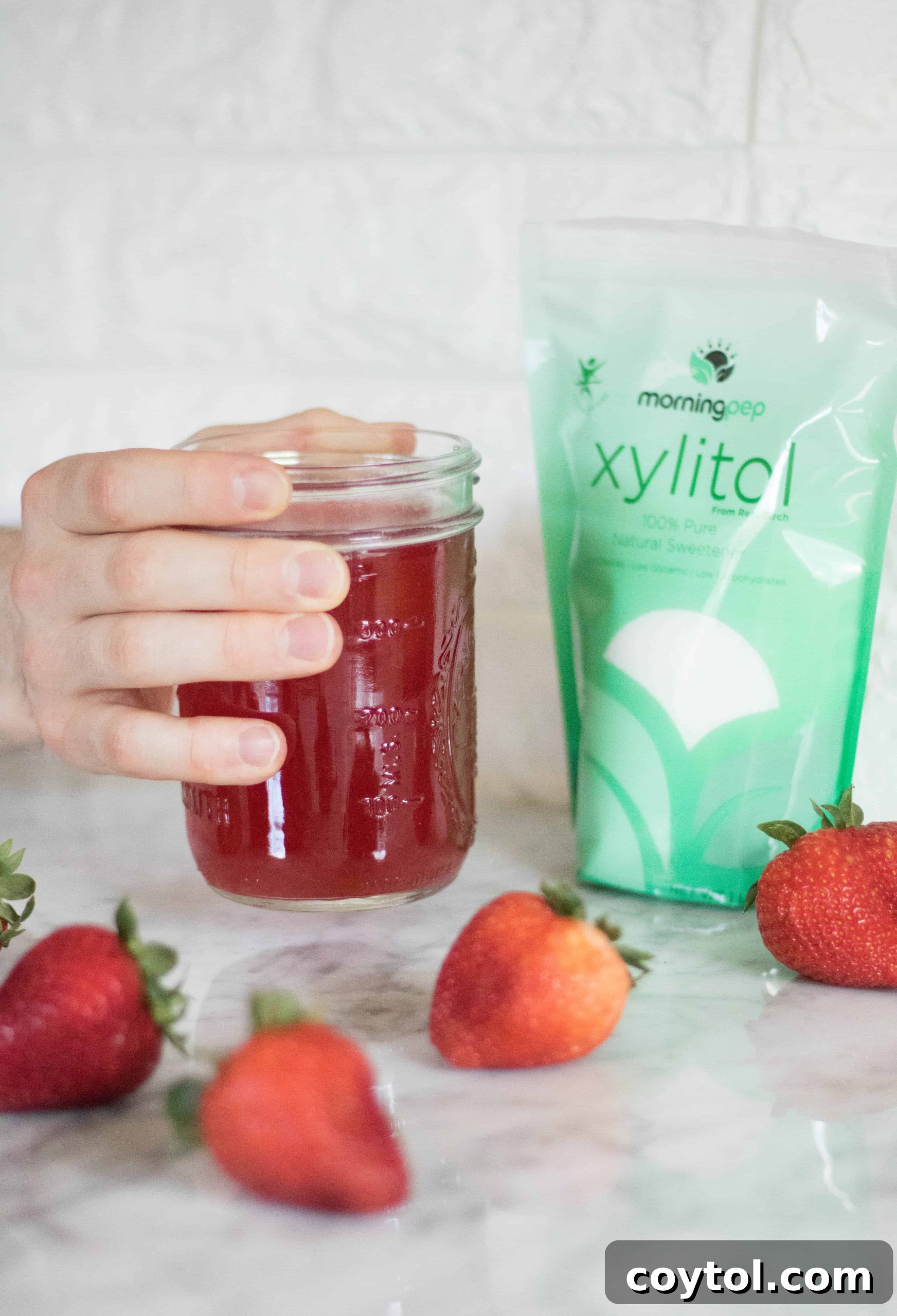 Lowcarb strawberry xylitol simple syrup