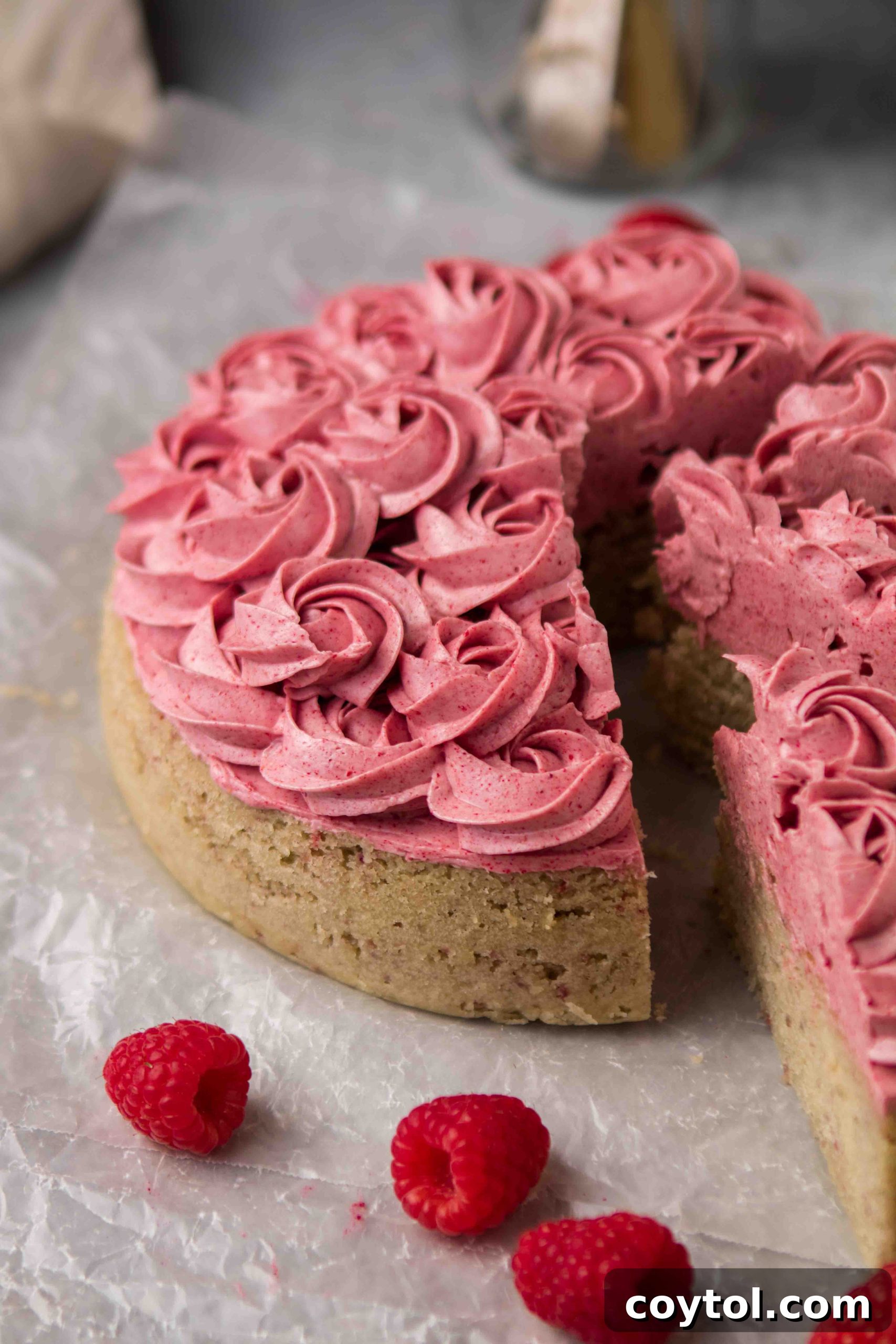 Easy and delicious cake with pink raspberry frosting