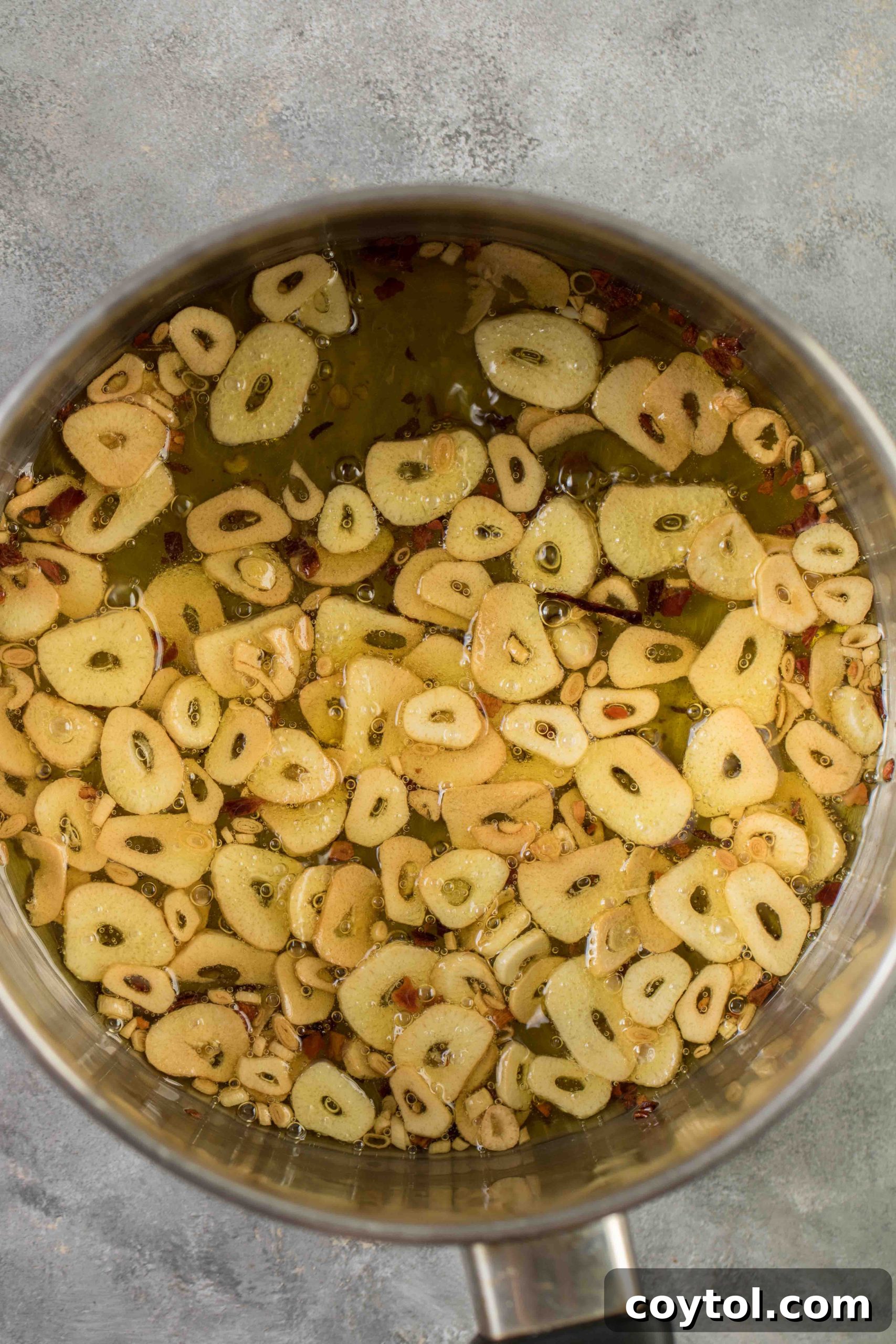 How to fry garlic in a sauce pan