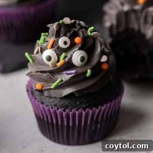 Spooky Black Velvet Monster Cupcakes 18 Halloween monster cupcakes | Black velvet cupcakes