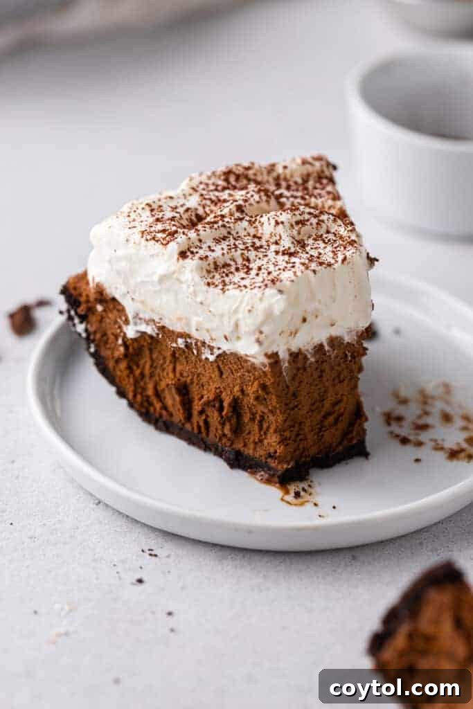 35 Irresistible Thanksgiving Desserts 3 No bake chocolate pie with oreo crust