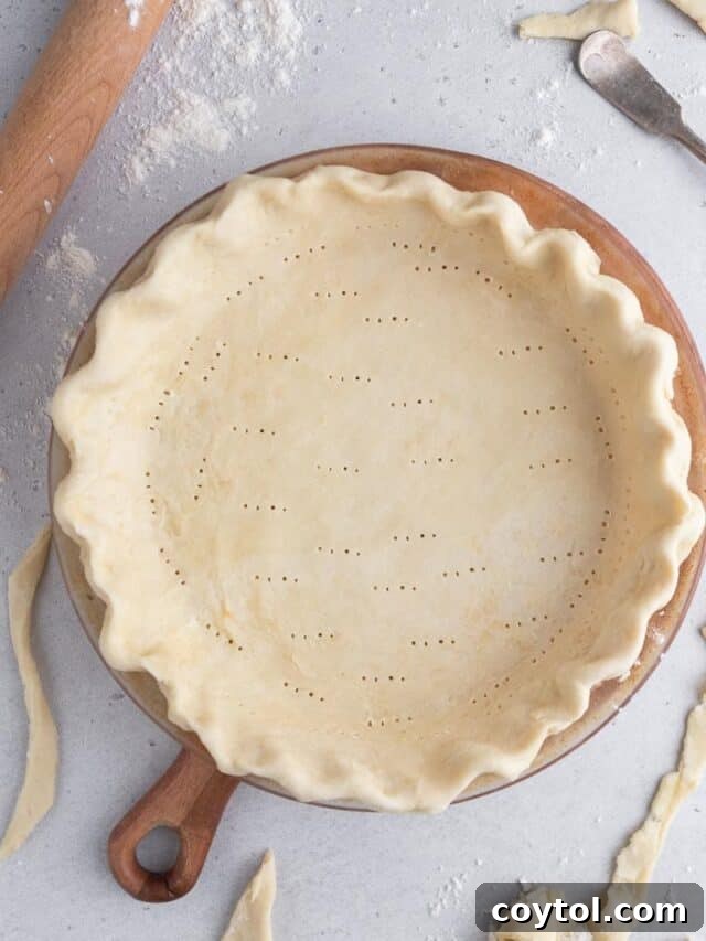 35 Irresistible Thanksgiving Desserts 4 cropped-Easy-homemade-pie-crust-16-of-16.jpg