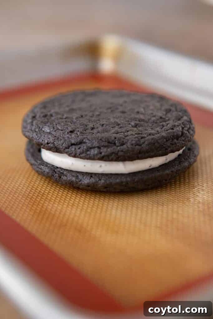 Crumbl's Mallow Oreo Dream Sandwich 10 Crumbl Mallow Oreo Sandwich Cookies