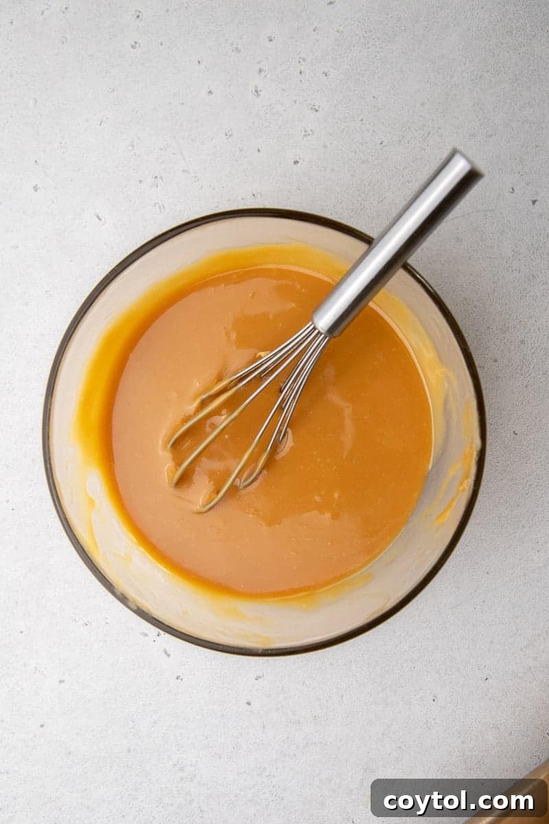 Melted caramel in a bowla