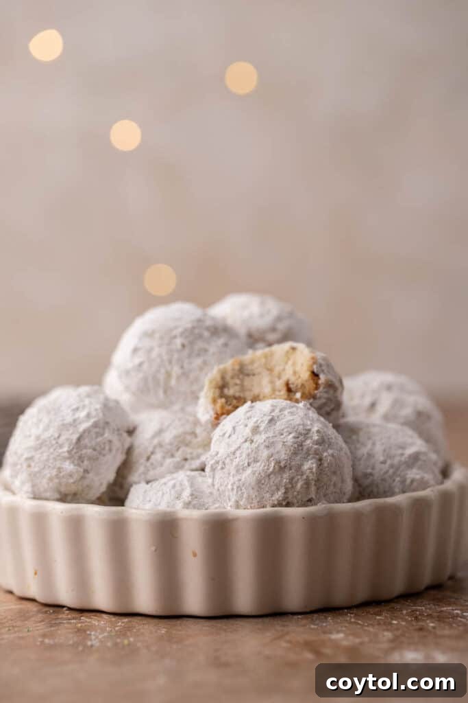 Bowl or snowball cookies