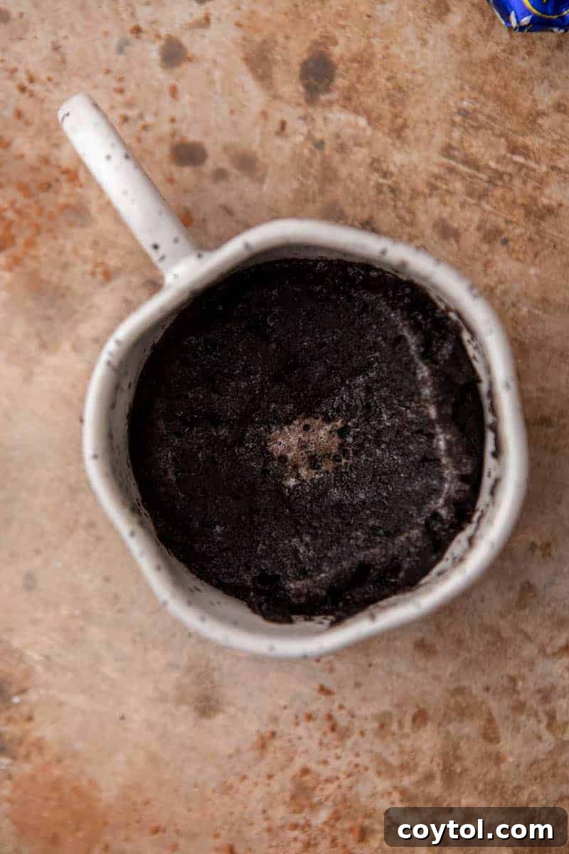 Oreo molten lava cake in a mug