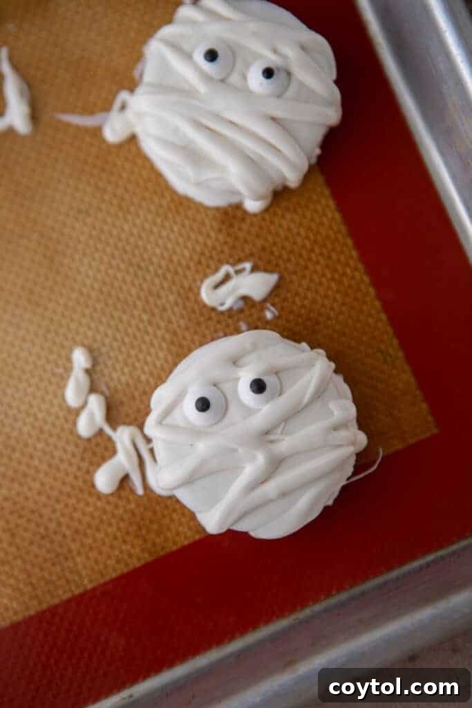 Spooktacularly Simple Chocolate Covered Halloween Oreos 10 Mummy halloween cookies