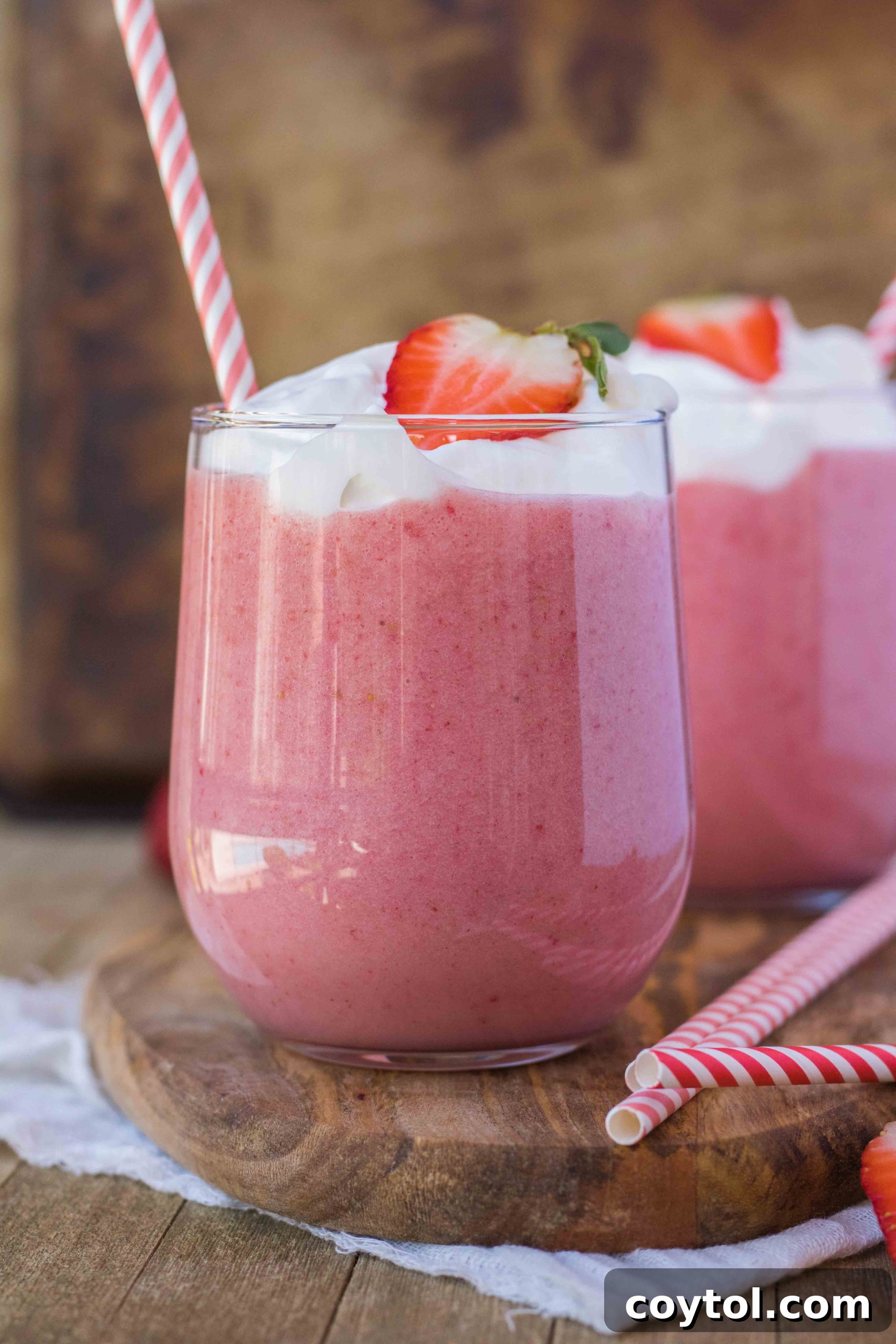 Healthy and easy strawberry banana smoothie recipe